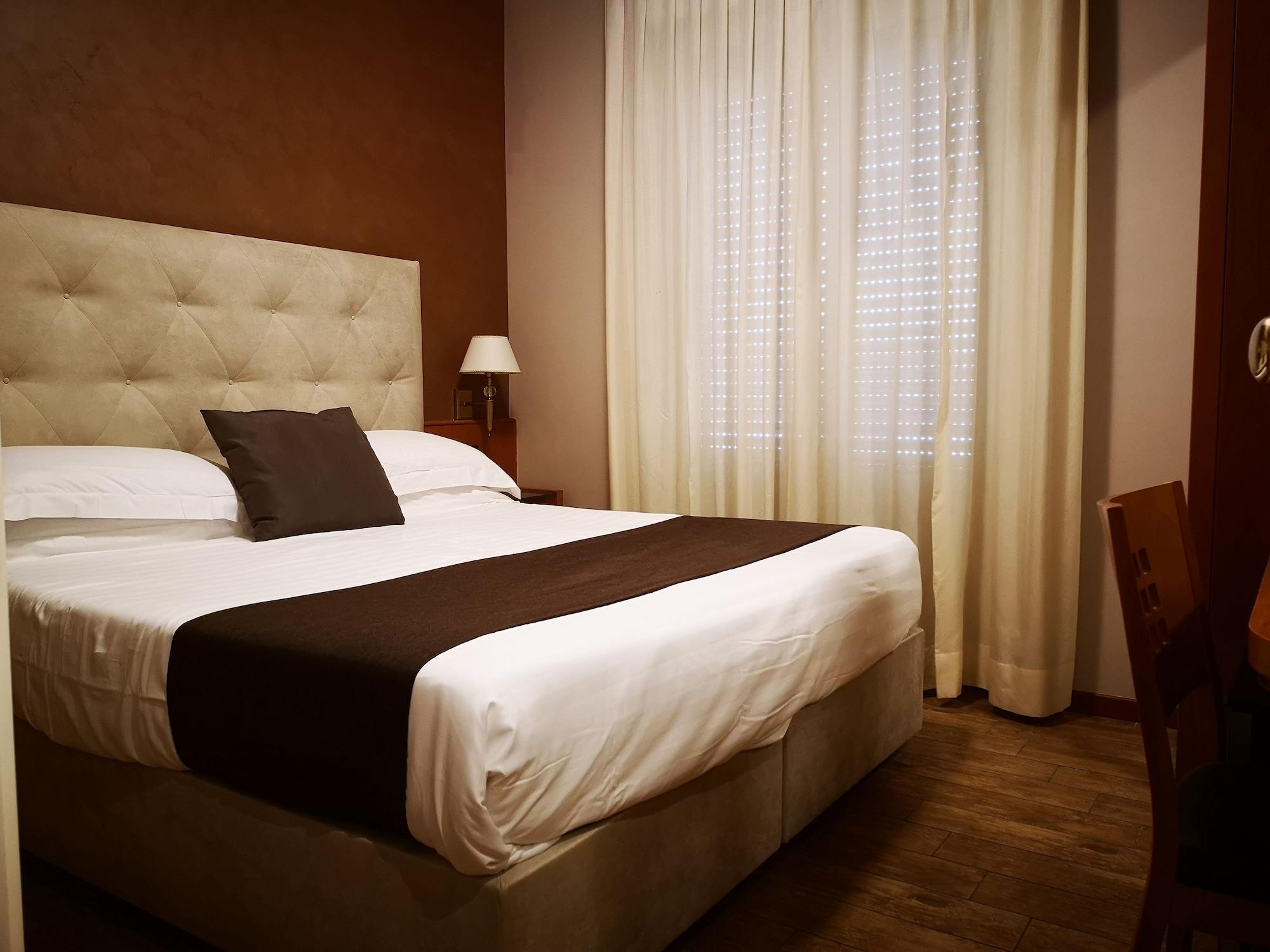 Hotel Clarin 14 By Dori Пескиера дел Гарда Екстериор снимка