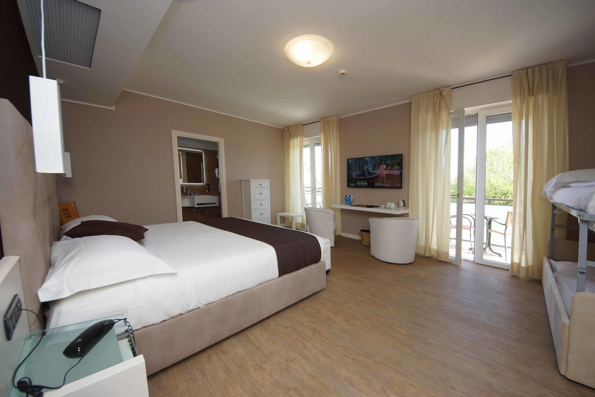 Hotel Clarin 14 By Dori Пескиера дел Гарда Екстериор снимка