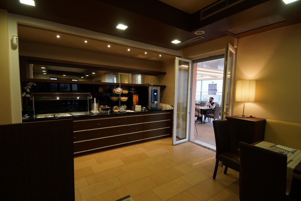 Hotel Clarin 14 By Dori Пескиера дел Гарда Екстериор снимка